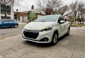 Autos - Peugeot 208 2017 Nafta 130000Km - En Venta