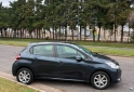 Autos - Peugeot 208 2014 Nafta 122000Km - En Venta
