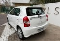 Autos - Toyota Etios 2017 Nafta 80000Km - En Venta