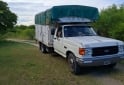 Camiones y Grúas - Ford F400 gomas nuevas mecánica pesada caja de 5 - En Venta