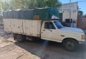 Camiones y Grúas - Ford F400 gomas nuevas mecánica pesada caja de 5 - En Venta
