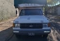 Camiones y Grúas - Ford F400 gomas nuevas mecánica pesada caja de 5 - En Venta