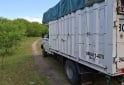 Camiones y Grúas - Ford F400 gomas nuevas mecánica pesada caja de 5 - En Venta