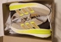 Indumentaria - Excelente Par de Zapas Adidas Originales Modelo Astrastar Talle USA 10.5 Nuevas en Caja sin Estrenar - En Venta