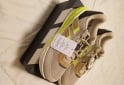 Indumentaria - Excelente Par de Zapas Adidas Originales Modelo Astrastar Talle USA 10.5 Nuevas en Caja sin Estrenar - En Venta