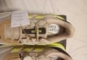 Indumentaria - Excelente Par de Zapas Adidas Originales Modelo Astrastar Talle USA 10.5 Nuevas en Caja sin Estrenar - En Venta