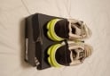 Indumentaria - Excelente Par de Zapas Adidas Originales Modelo Astrastar Talle USA 10.5 Nuevas en Caja sin Estrenar - En Venta