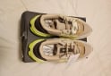 Indumentaria - Excelente Par de Zapas Adidas Originales Modelo Astrastar Talle USA 10.5 Nuevas en Caja sin Estrenar - En Venta
