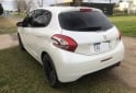 Autos - Peugeot 208 allure touchscreen 2016 Nafta 136000Km - En Venta