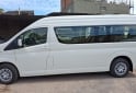 Utilitarios - Toyota Hiace Conmuter 2024 Diesel 75000Km - En Venta