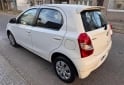 Autos - Toyota Etios 2015 GNC 173000Km - En Venta