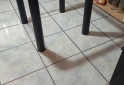 Hogar - Mesa Comedor Redonda Tapa De Vidrio Y Patas Negras (1,20m) - Usada - En Venta