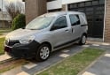 Utilitarios - Renault Kangoo 5 asientos. 2022 Nafta 70000Km - En Venta