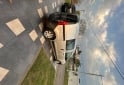 Utilitarios - Renault Kangoo 5 asientos. 2022 Nafta 70000Km - En Venta
