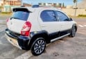 Autos - Toyota ETIOS CROSS 2014 Nafta 122000Km - En Venta