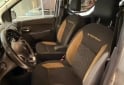 Utilitarios - Renault Kangoo II Stepway 2023 GNC 95000Km - En Venta