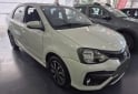 Autos - Toyota Sedan XLS 2019 Nafta 67000Km - En Venta