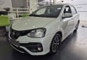 Autos - Toyota Sedan XLS 2019 Nafta 67000Km - En Venta